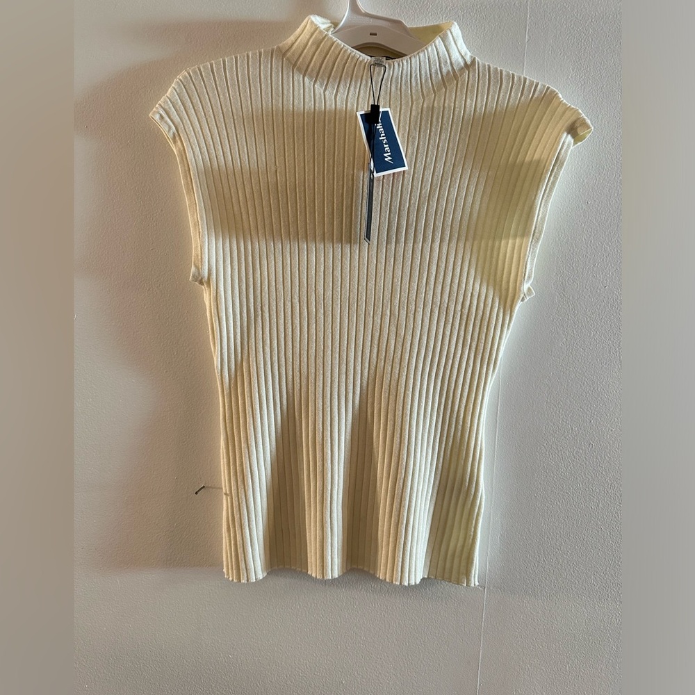 Cable &Gauge size large sleeveless sweater